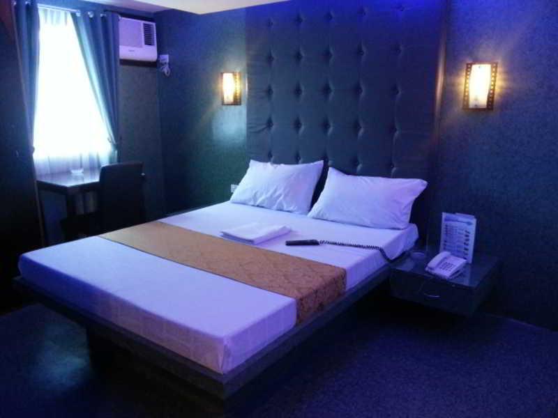 Icon Hotel Manila Esterno foto