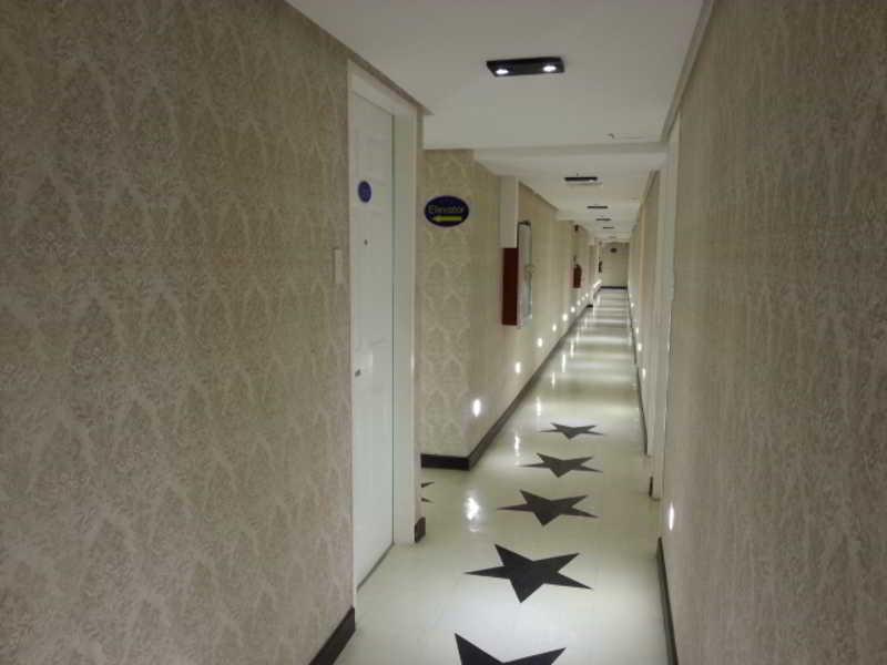 Icon Hotel Manila Esterno foto