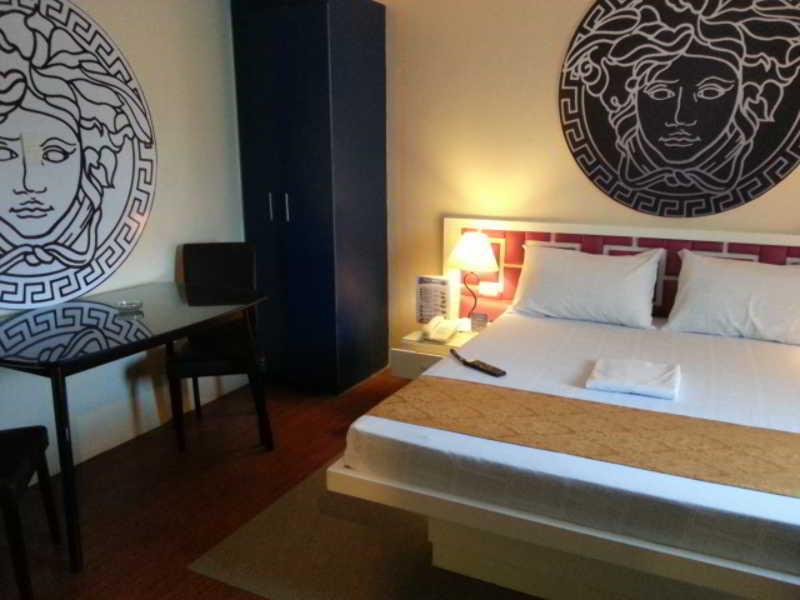 Icon Hotel Manila Esterno foto