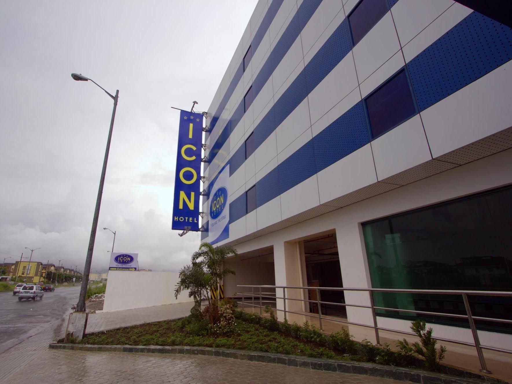 Icon Hotel Manila Esterno foto