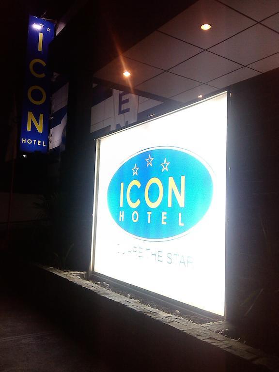 Icon Hotel Manila Esterno foto